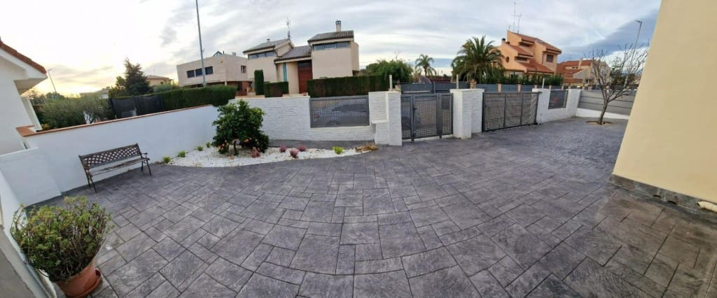 Chalet de 5 habitaciones en Pacs del Penedès en venta con piscina garaje - 450.000 € (Ref: 9677106)