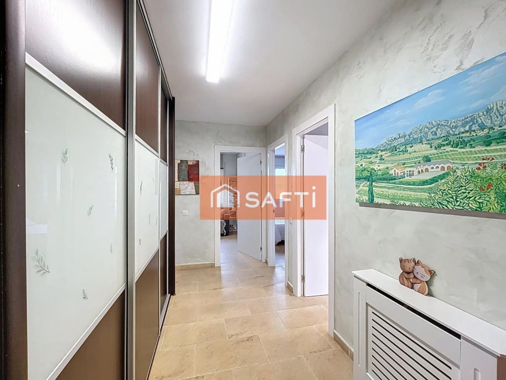 Chalet de 5 habitaciones en Pacs del Penedès en venta con piscina garaje - 450.000 € (Ref: 9677106)