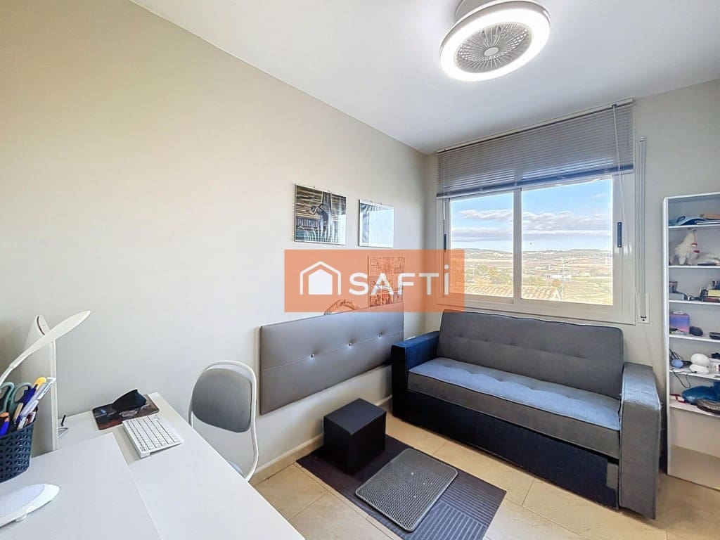 Chalet de 5 habitaciones en Pacs del Penedès en venta con piscina garaje - 450.000 € (Ref: 9677106)