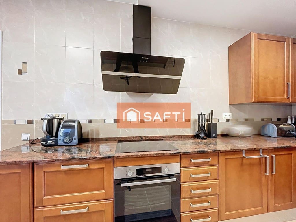 Chalet de 5 habitaciones en Pacs del Penedès en venta con piscina garaje - 450.000 € (Ref: 9677106)