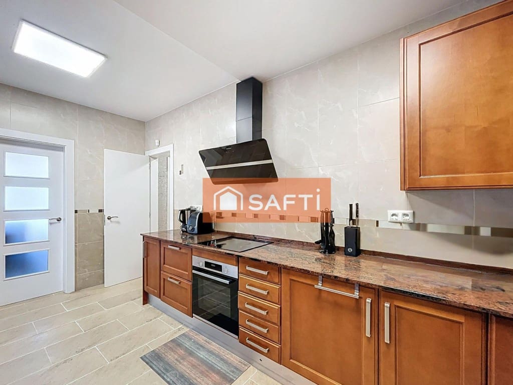 Chalet de 5 habitaciones en Pacs del Penedès en venta con piscina garaje - 450.000 € (Ref: 9677106)