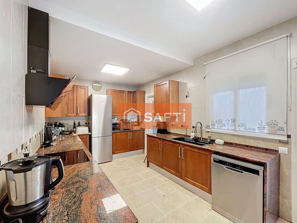 Chalet de 5 habitaciones en Pacs del Penedès en venta con piscina garaje - 450.000 € (Ref: 9677106)