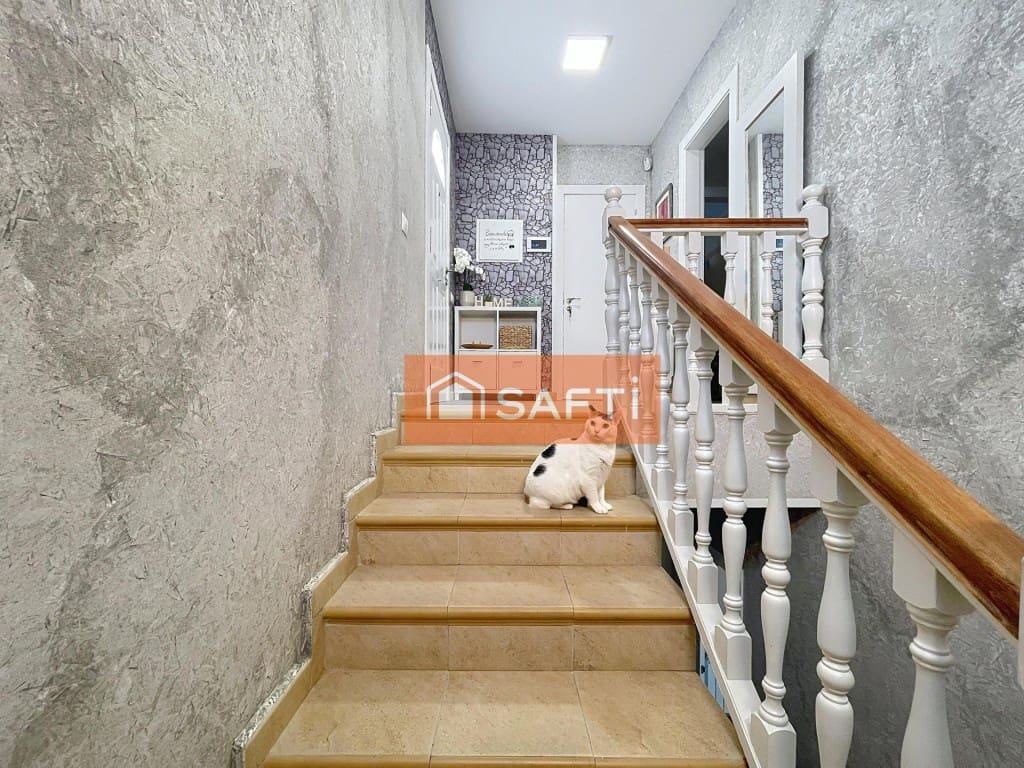 Chalet de 5 habitaciones en Pacs del Penedès en venta con piscina garaje - 450.000 € (Ref: 9677106)