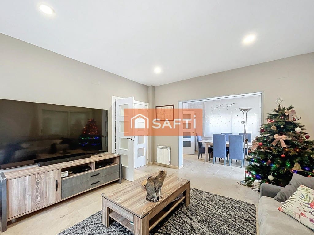 Chalet de 5 habitaciones en Pacs del Penedès en venta con piscina garaje - 450.000 € (Ref: 9677106)