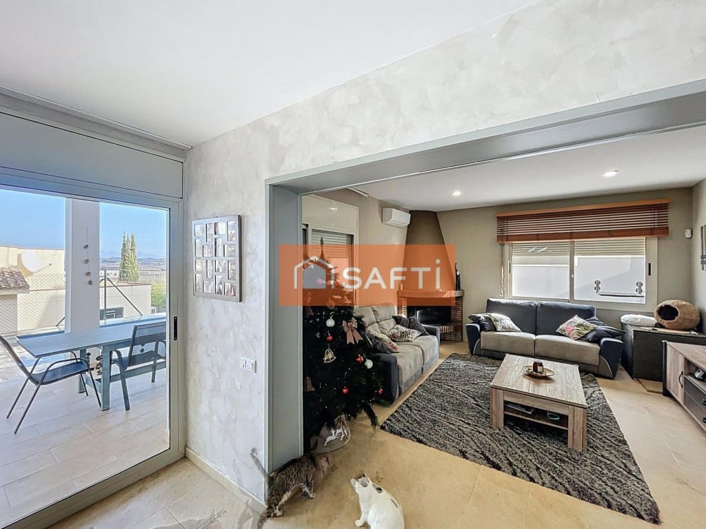 Chalet de 5 habitaciones en Pacs del Penedès en venta con piscina garaje - 450.000 € (Ref: 9677106)