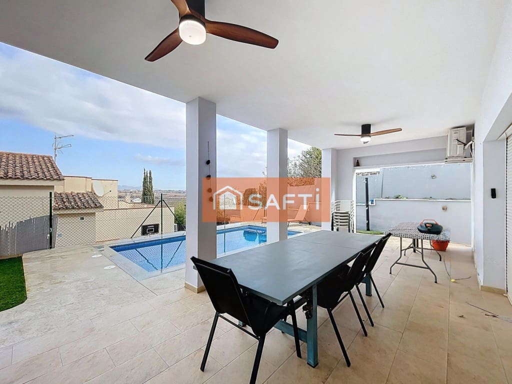 Chalet de 5 habitaciones en Pacs del Penedès en venta con piscina garaje - 450.000 € (Ref: 9677106)