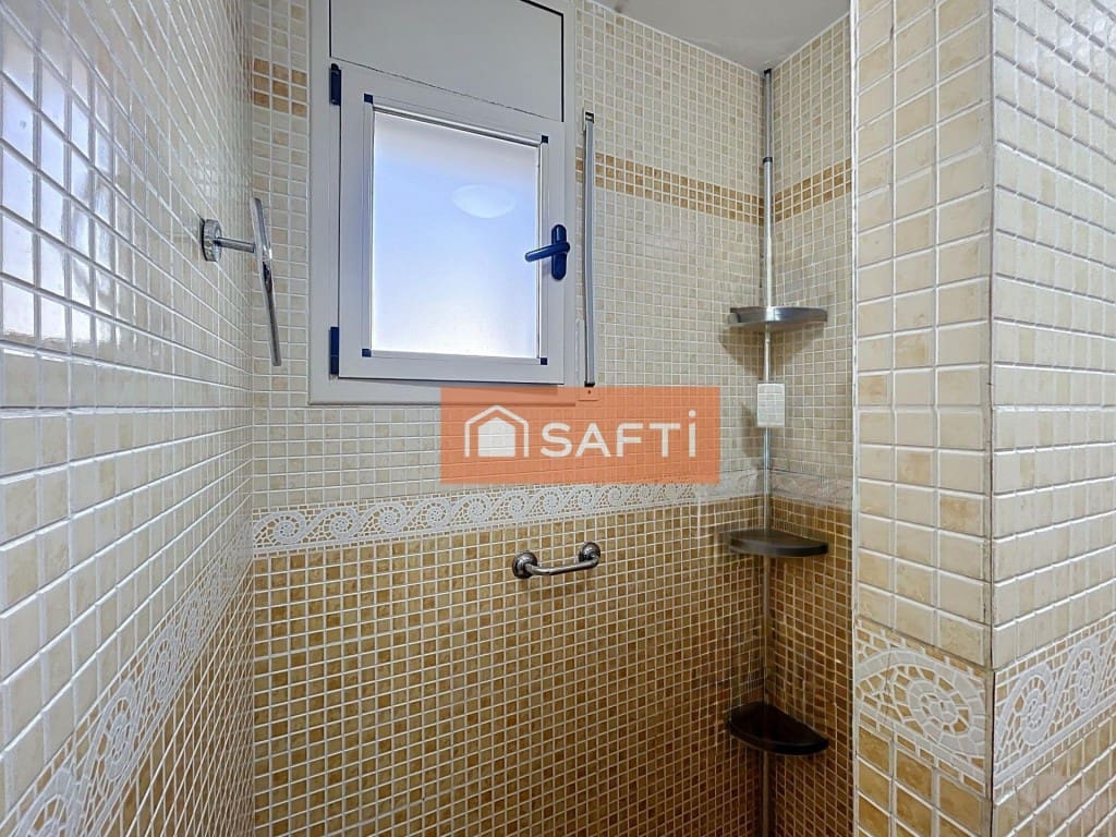 Chalet de 5 habitaciones en Pacs del Penedès en venta con piscina garaje - 450.000 € (Ref: 9677106)