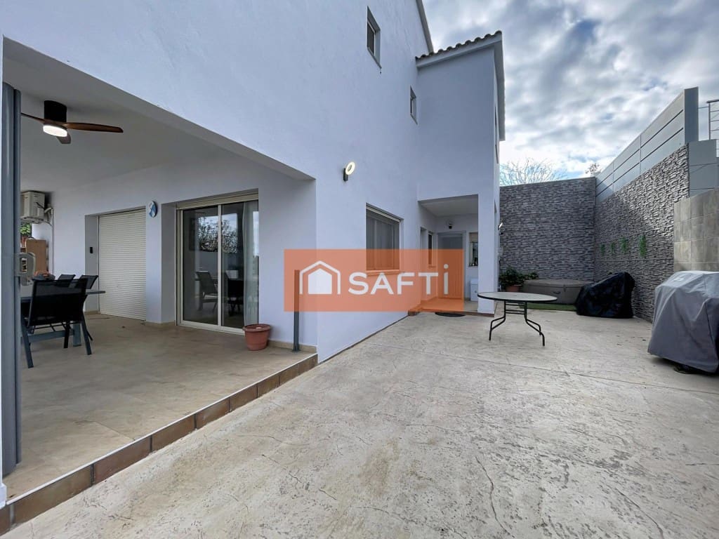 Chalet de 5 habitaciones en Pacs del Penedès en venta con piscina garaje - 450.000 € (Ref: 9677106)