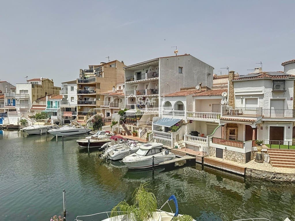 3 makuuhuone Huvila myytävänä paikassa Empuriabrava - 529 000 € (Ref: 9677107)