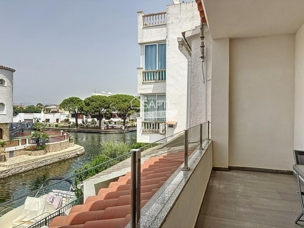 3 makuuhuone Huvila myytävänä paikassa Empuriabrava - 529 000 € (Ref: 9677107)