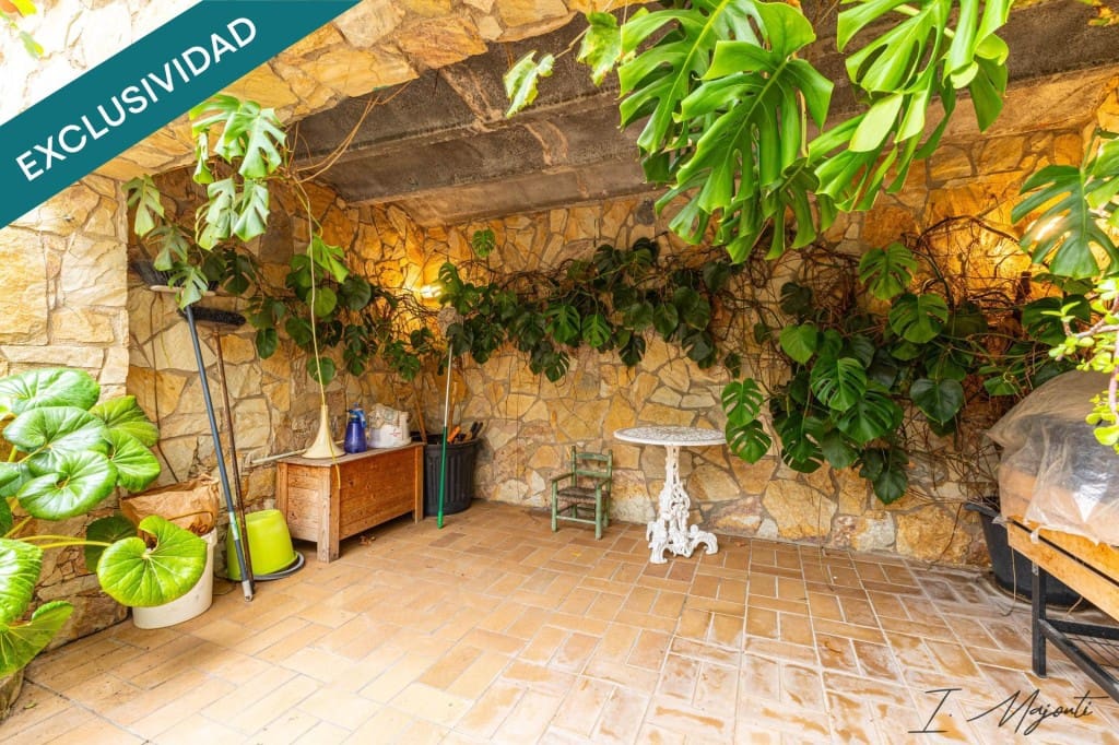 7 soverom Villa til salgs i La Bisbal d'Emporda med garasje - € 430 000 (Ref: 9677108)