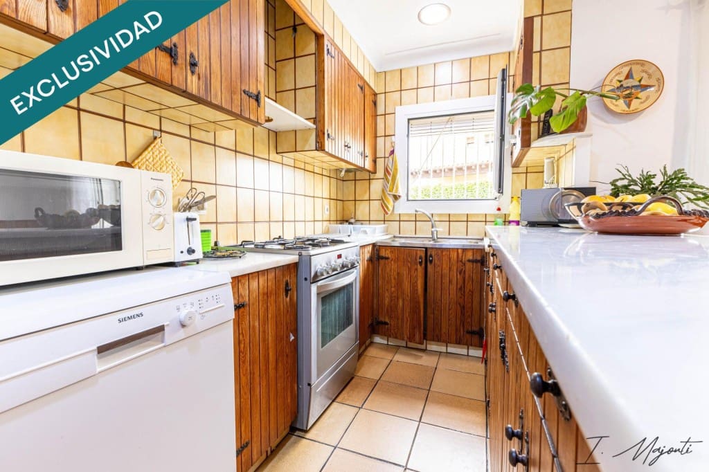 7 soverom Villa til salgs i La Bisbal d'Emporda med garasje - € 430 000 (Ref: 9677108)