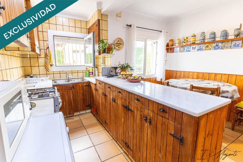 7 soverom Villa til salgs i La Bisbal d'Emporda med garasje - € 430 000 (Ref: 9677108)