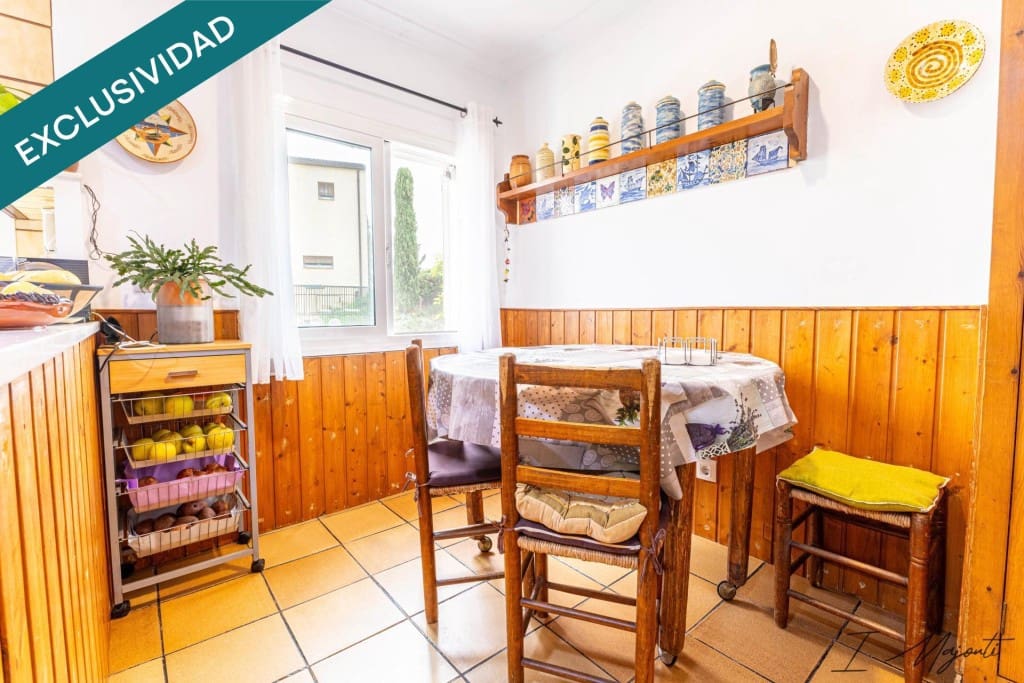 7 soverom Villa til salgs i La Bisbal d'Emporda med garasje - € 430 000 (Ref: 9677108)