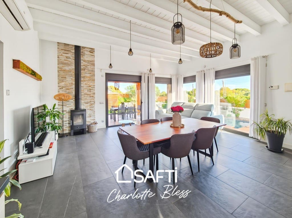 5 slaapkamer Villa te koop in Cubelles met zwembad - € 567.000 (Ref: 9679729)