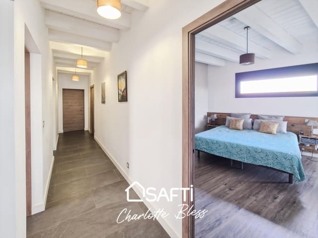 5 slaapkamer Villa te koop in Cubelles met zwembad - € 567.000 (Ref: 9679729)