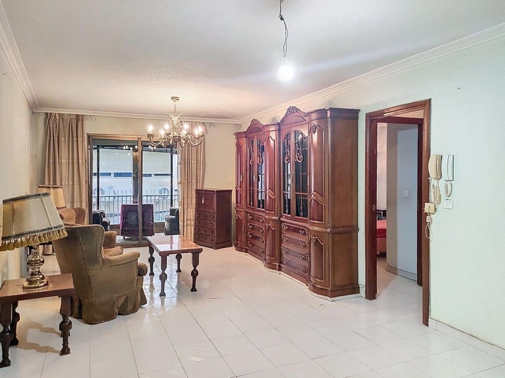 5 bedroom Apartment for sale in Valdepenas - € 199,000 (Ref: 9679730)