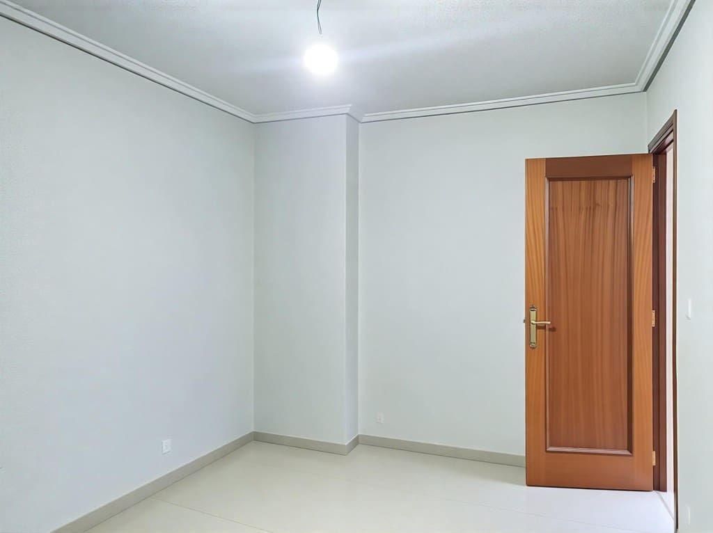 5 bedroom Apartment for sale in Valdepenas - € 199,000 (Ref: 9679730)