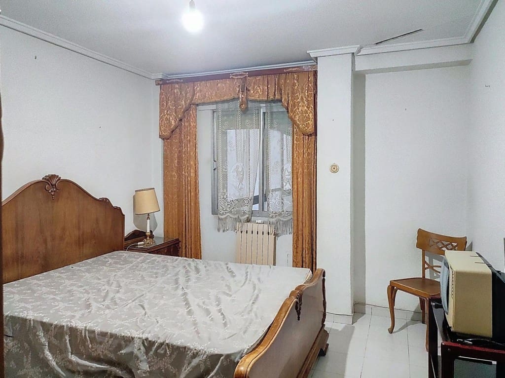 5 bedroom Apartment for sale in Valdepenas - € 199,000 (Ref: 9679730)