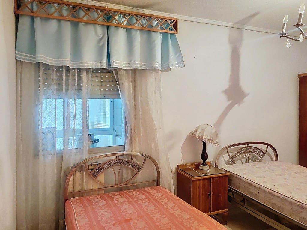 5 bedroom Apartment for sale in Valdepenas - € 199,000 (Ref: 9679730)