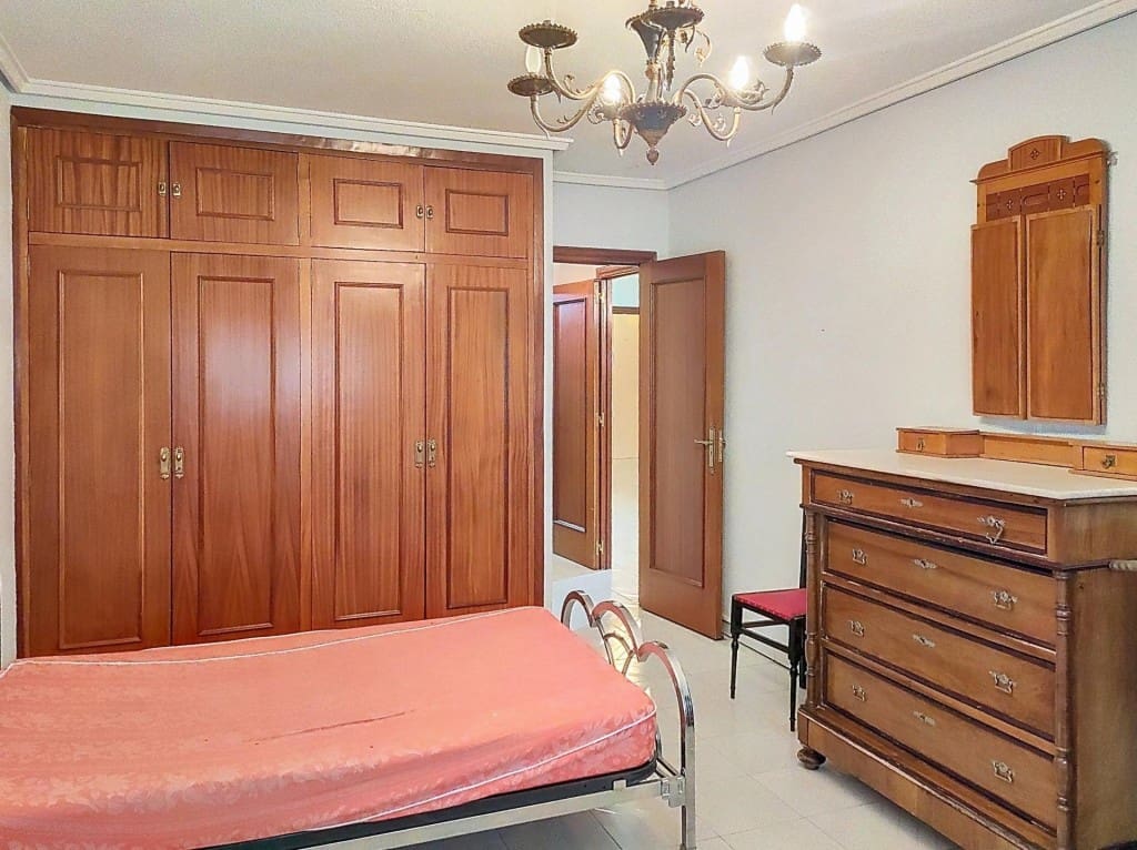 5 bedroom Apartment for sale in Valdepenas - € 199,000 (Ref: 9679730)