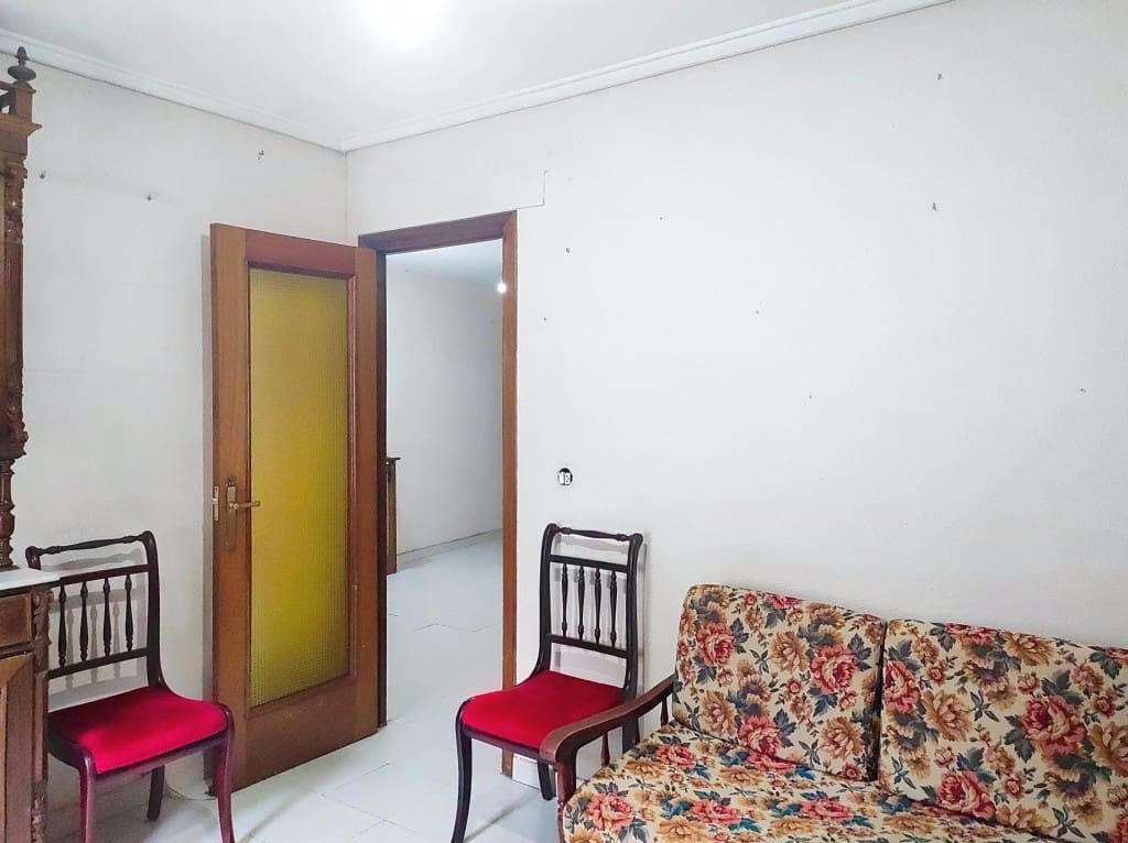 5 bedroom Apartment for sale in Valdepenas - € 199,000 (Ref: 9679730)