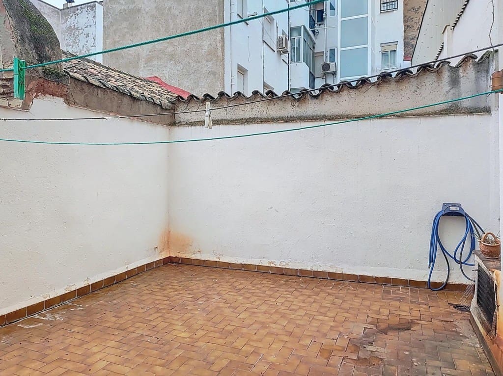 5 bedroom Apartment for sale in Valdepenas - € 199,000 (Ref: 9679730)