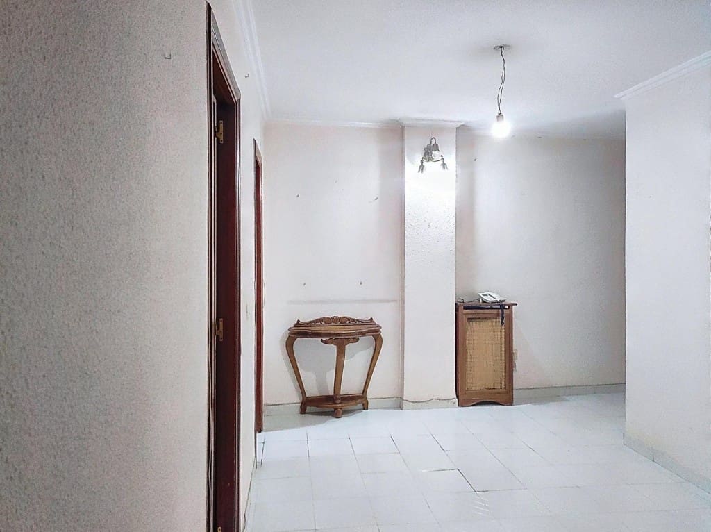 5 bedroom Apartment for sale in Valdepenas - € 199,000 (Ref: 9679730)