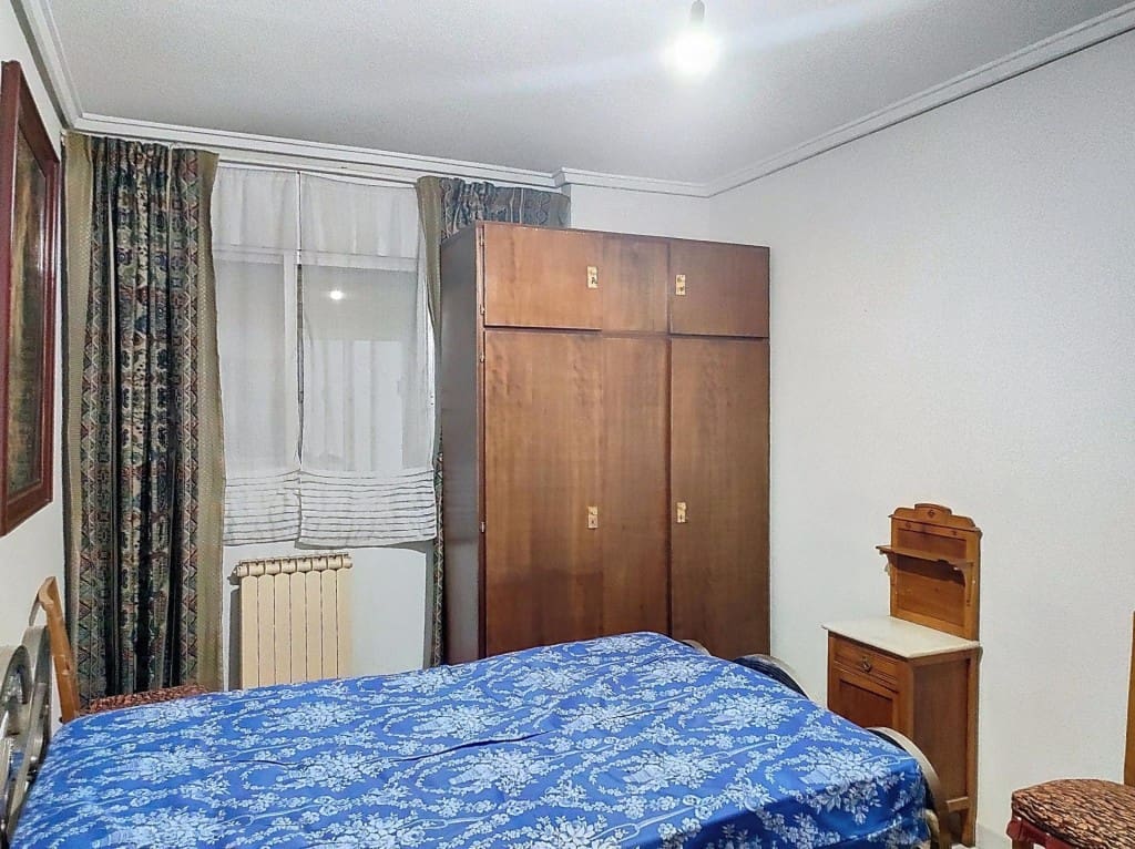 5 bedroom Apartment for sale in Valdepenas - € 199,000 (Ref: 9679730)