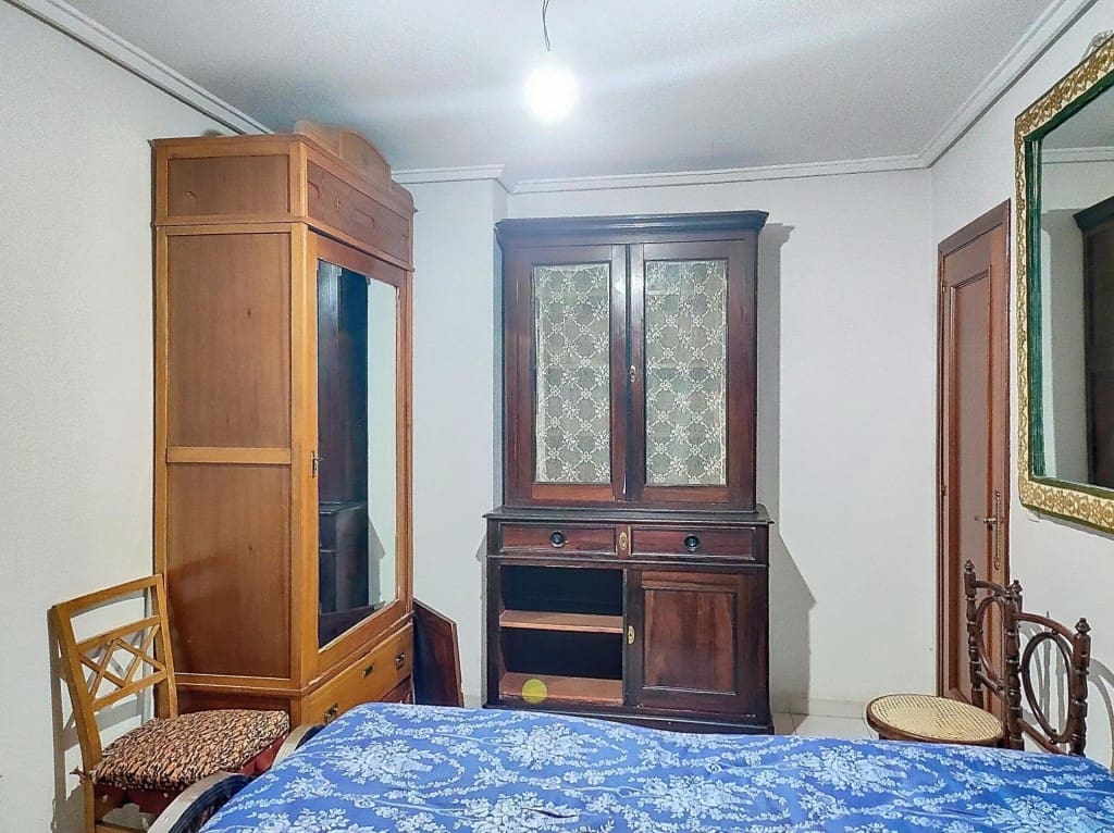 5 bedroom Apartment for sale in Valdepenas - € 199,000 (Ref: 9679730)