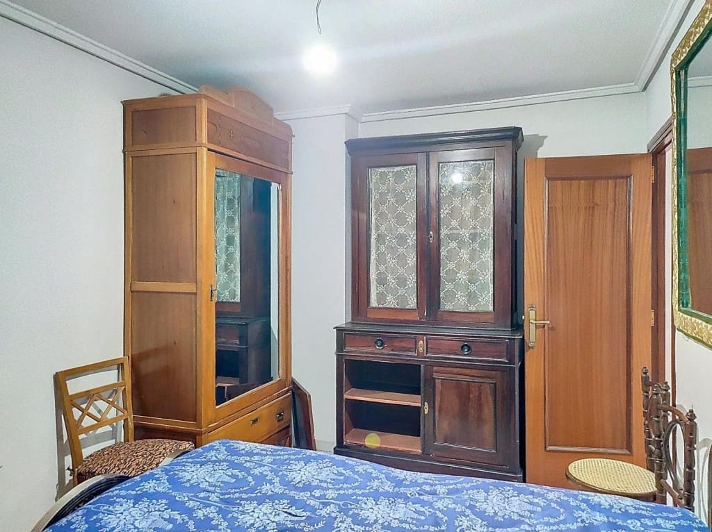 5 bedroom Apartment for sale in Valdepenas - € 199,000 (Ref: 9679730)