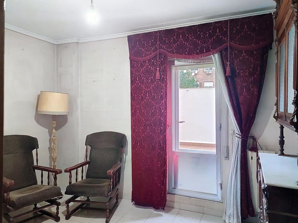 5 bedroom Apartment for sale in Valdepenas - € 199,000 (Ref: 9679730)