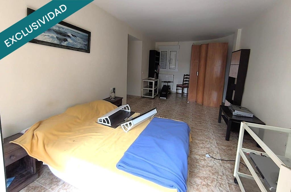 5 bedroom Villa for sale in La Muela with pool garage - € 220,000 (Ref: 9686293)