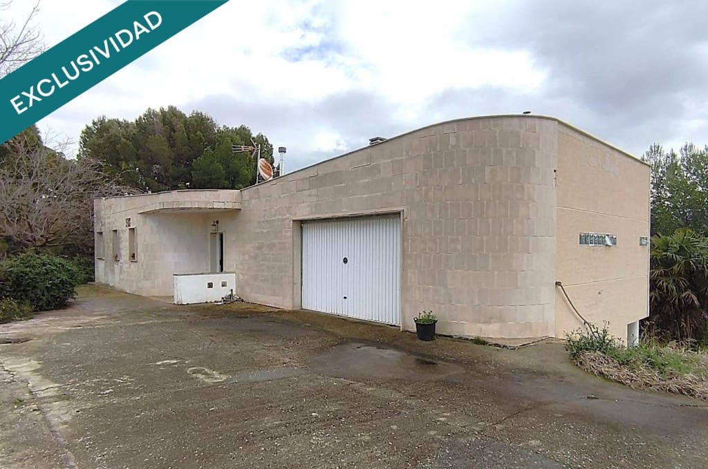 5 bedroom Villa for sale in La Muela with pool garage - € 220,000 (Ref: 9686293)