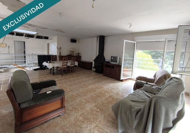 5 bedroom Villa for sale in La Muela with pool garage - € 220,000 (Ref: 9686293)