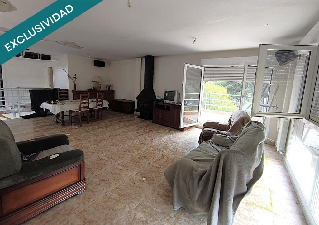 5 bedroom Villa for sale in La Muela with pool garage - € 220,000 (Ref: 9686293)