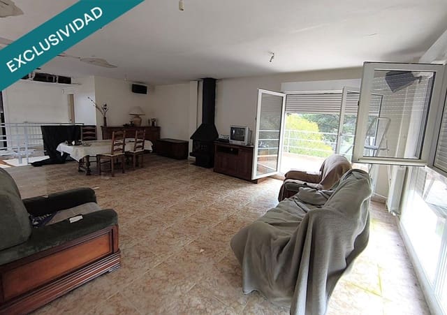 5 bedroom Villa for sale in La Muela with pool garage - € 220,000 (Ref: 9686293)