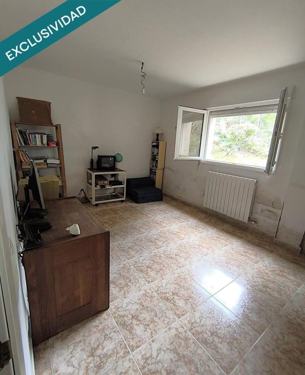 5 bedroom Villa for sale in La Muela with pool garage - € 220,000 (Ref: 9686293)