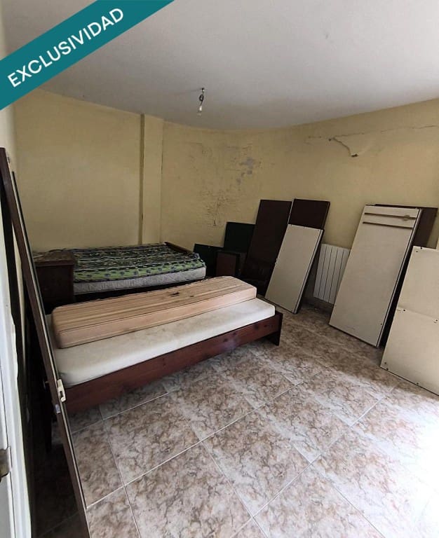 5 bedroom Villa for sale in La Muela with pool garage - € 220,000 (Ref: 9686293)