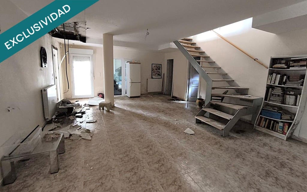 5 bedroom Villa for sale in La Muela with pool garage - € 220,000 (Ref: 9686293)