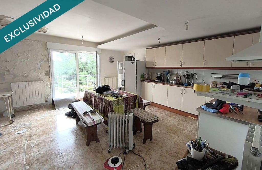 5 bedroom Villa for sale in La Muela with pool garage - € 220,000 (Ref: 9686293)