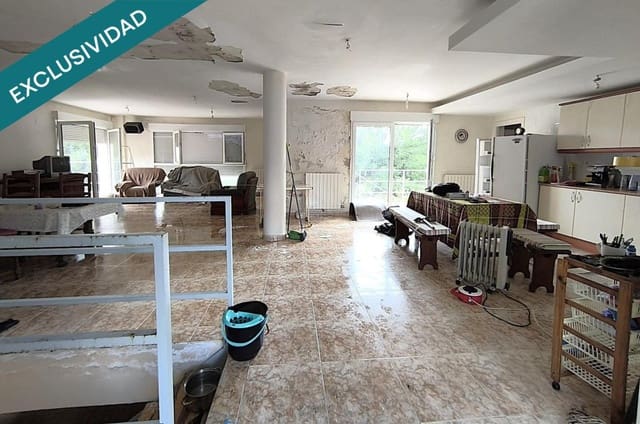 5 bedroom Villa for sale in La Muela with pool garage - € 220,000 (Ref: 9686293)