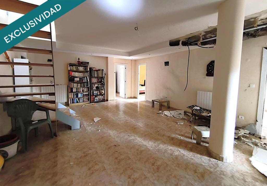 5 bedroom Villa for sale in La Muela with pool garage - € 220,000 (Ref: 9686293)