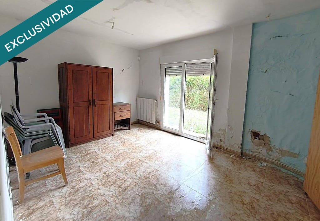 5 bedroom Villa for sale in La Muela with pool garage - € 220,000 (Ref: 9686293)