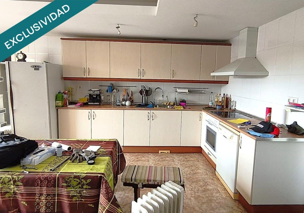 5 bedroom Villa for sale in La Muela with pool garage - € 220,000 (Ref: 9686293)