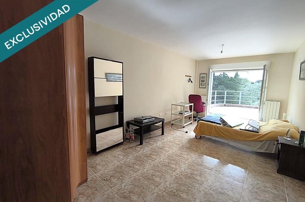 5 bedroom Villa for sale in La Muela with pool garage - € 220,000 (Ref: 9686293)