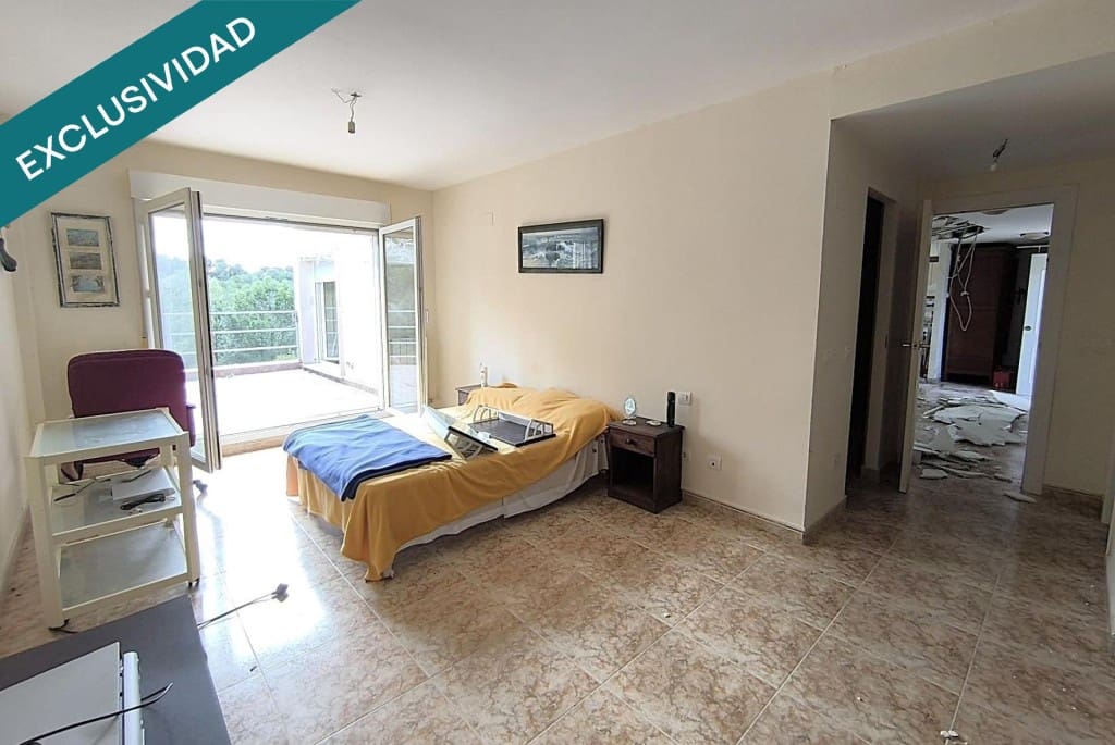 5 bedroom Villa for sale in La Muela with pool garage - € 220,000 (Ref: 9686293)