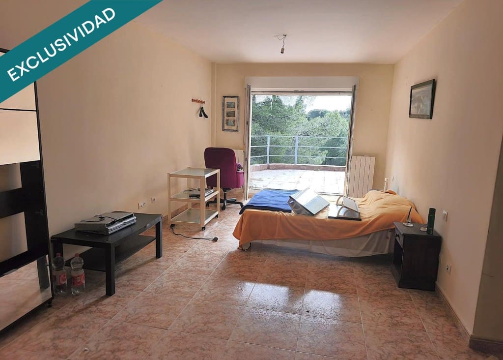 5 bedroom Villa for sale in La Muela with pool garage - € 220,000 (Ref: 9686293)