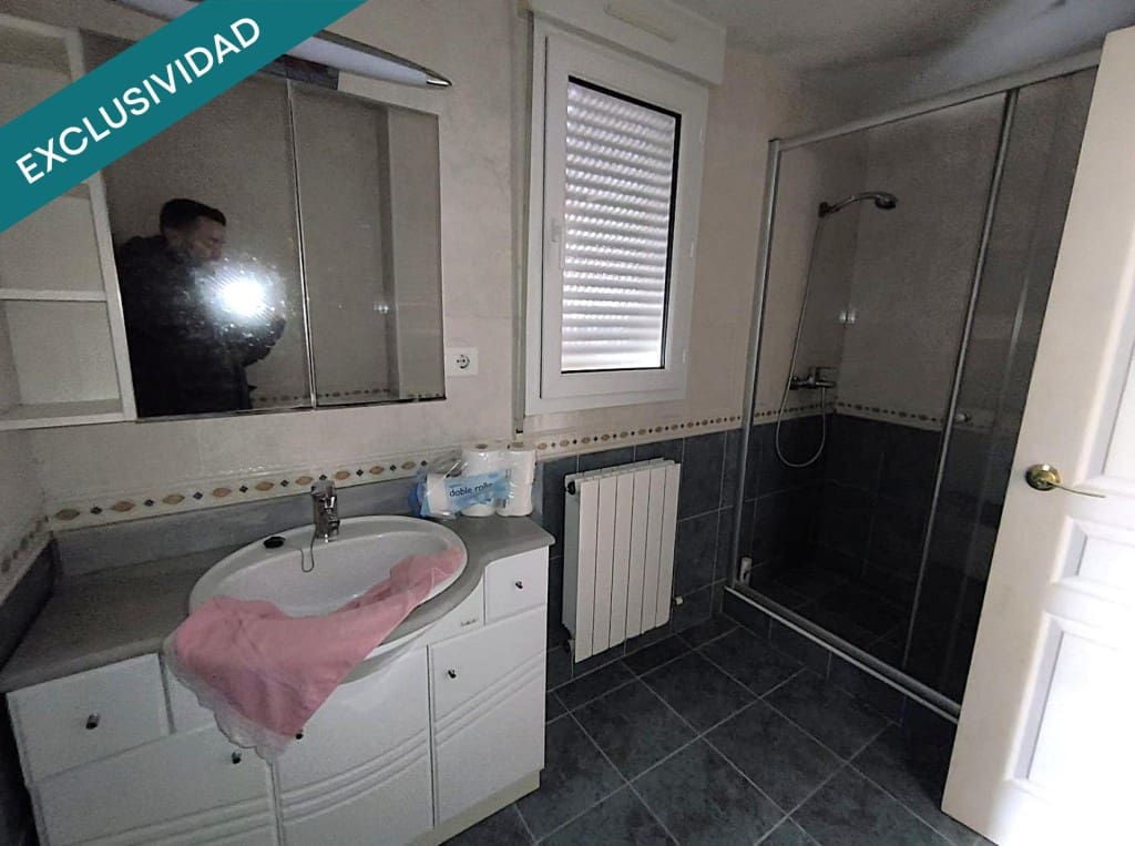 5 bedroom Villa for sale in La Muela with pool garage - € 220,000 (Ref: 9686293)