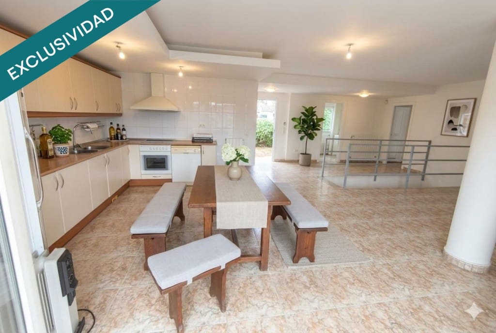 5 bedroom Villa for sale in La Muela with pool garage - € 220,000 (Ref: 9686293)